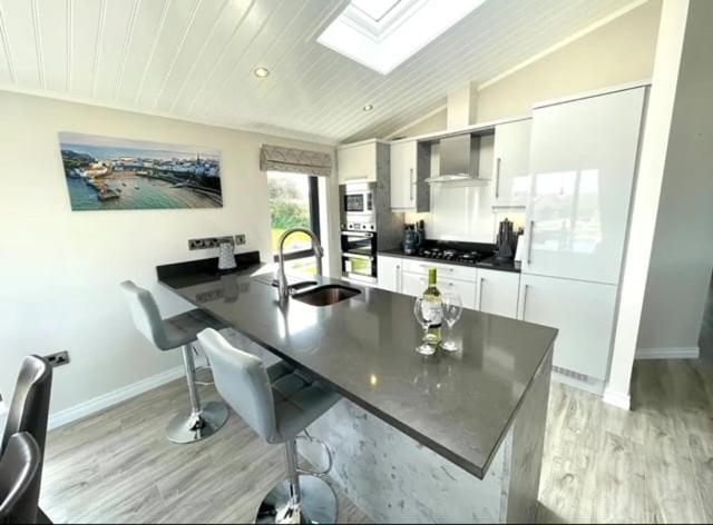 *Luxury Holiday Home With Hot Tub Close To Beach* Penally Buitenkant foto